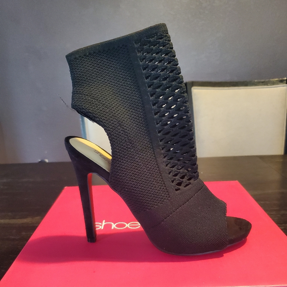 Open back heel sock material